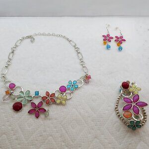 *New Low Price!* Caracol Retro Floral Necklace Set